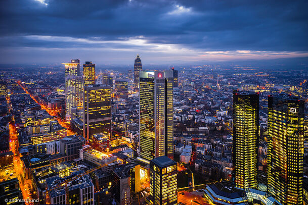 现代都市夜景，高清黄色灯光PNG透明背景，摄影风景素材下载
