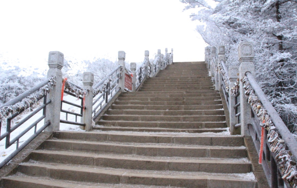 峨眉雪景透明PNG背景图，高清摄影风景素材，一键下载