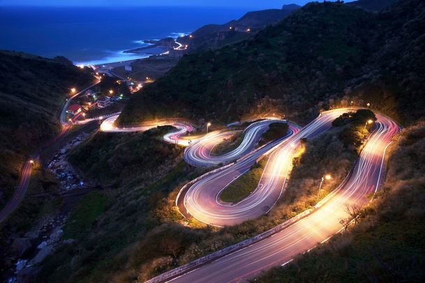 盘山公路夜景美图，高清PNG透明背景，摄影风景素材免费下载