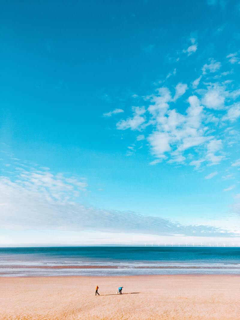 唯美蓝天背景摄影，高清JPG图片素材，风景设计免费下载