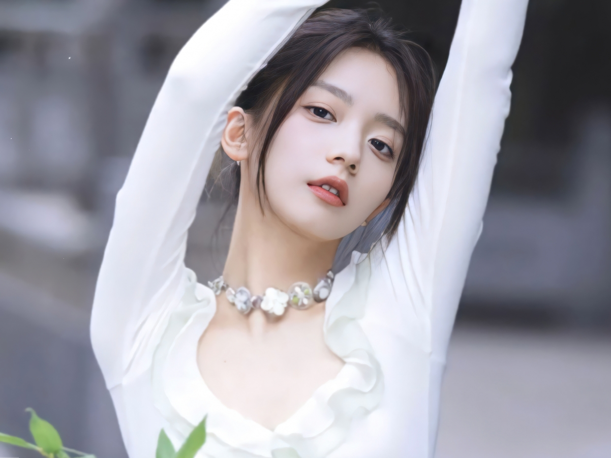 高清白色衣美女平板壁纸，可爱风格，2732x2048分辨率，免费下载