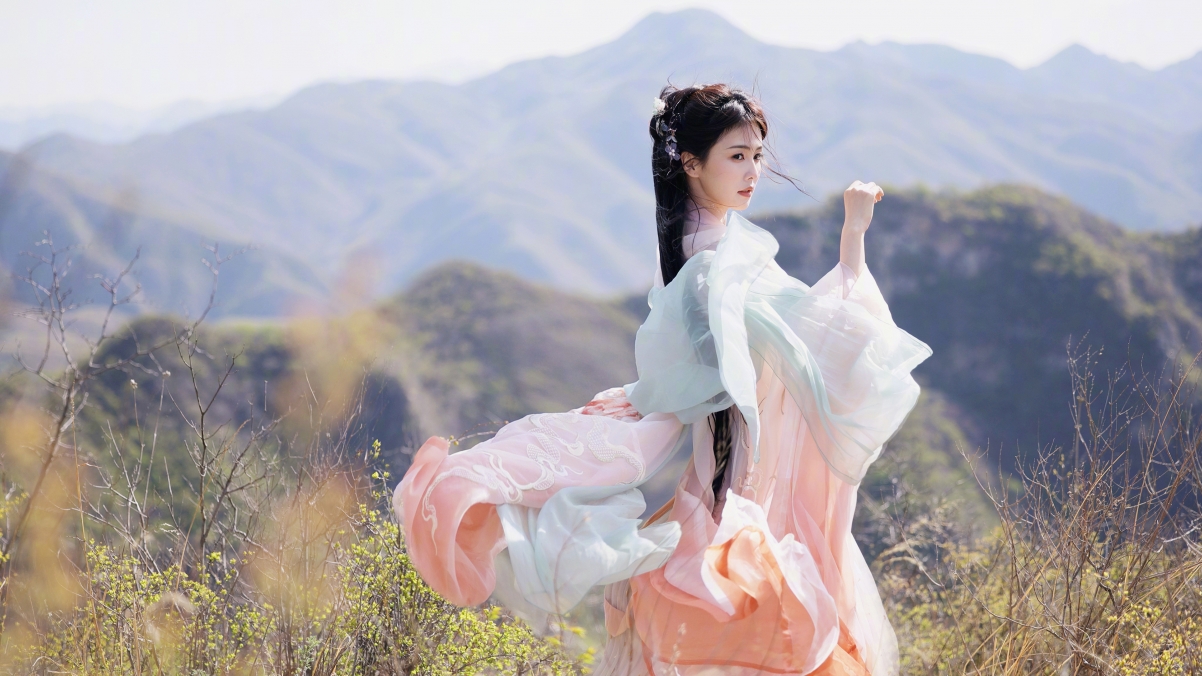 白鹿古风韵，高清美女4K壁纸，户外风光绝美，3840x2160超高清下载