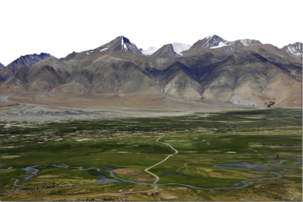 雪山映衬下的碧绿草地，高清PNG透明背景风景图片，摄影素材下载