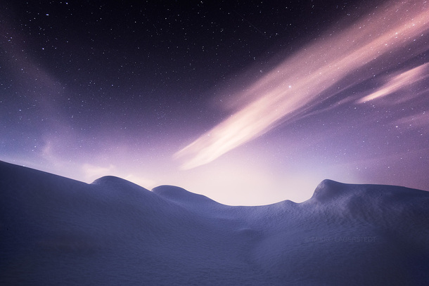 梦幻紫色星空雪山PNG透明背景海报，抽象创意设计素材高清下载