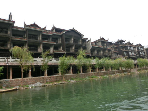 水边一排房子高清PNG透明背景摄影图，免费下载风景设计素材