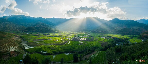 高清自然风景PNG背景素材，绿色田地梦幻抽象设计图，免费下载