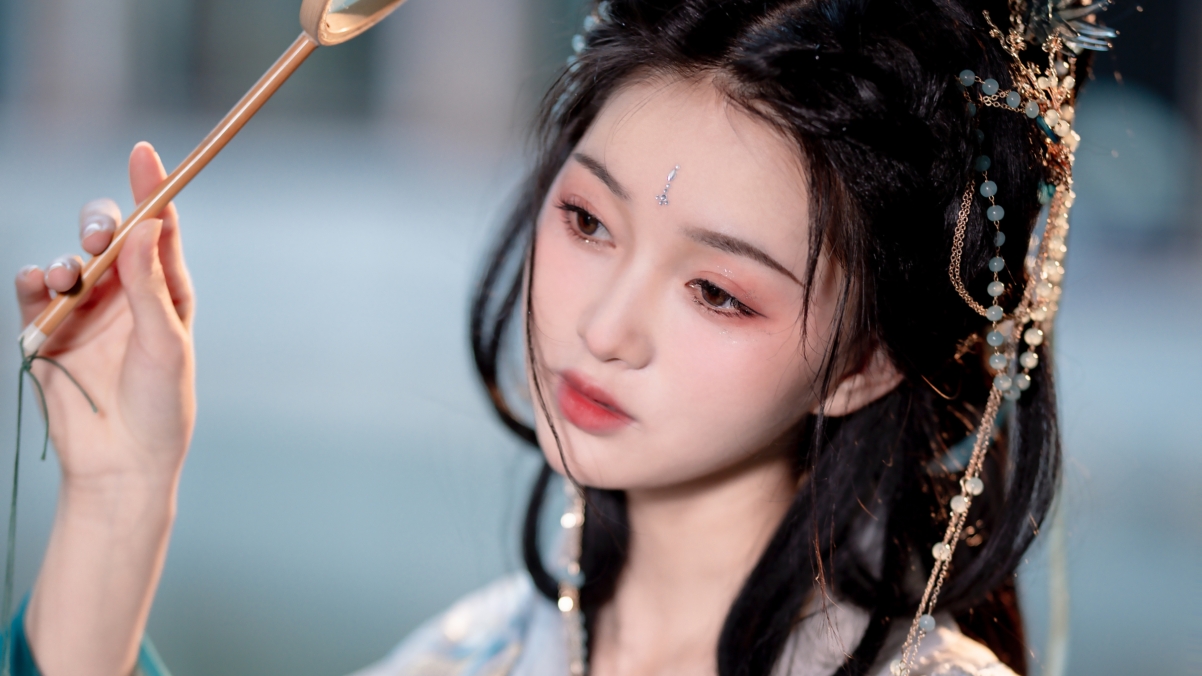 清纯长发古装美女4K超高清壁纸，3840x2160分辨率，免费下载欣赏