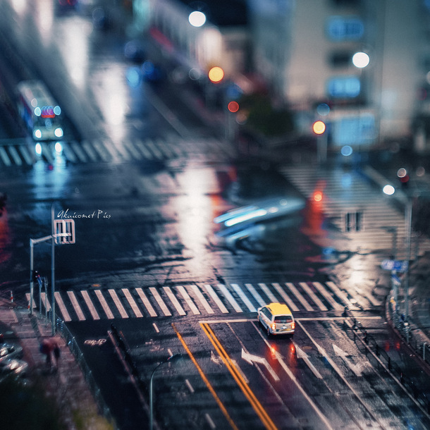 模糊城市夜景，灯光汽车PNG透明背景，高清摄影素材下载