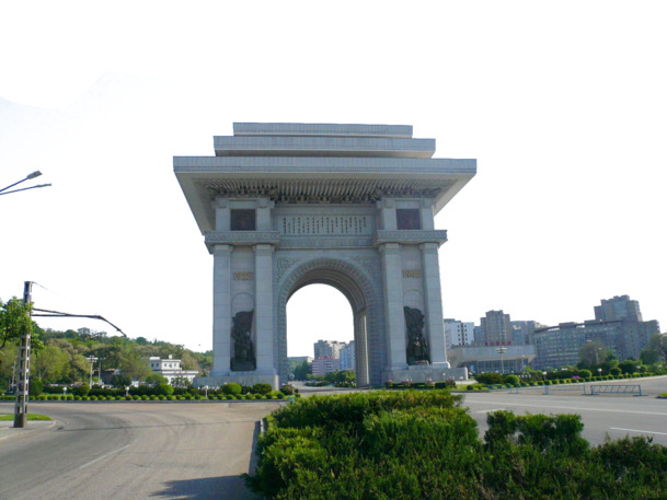 平壤凯旋门PNG透明背景图片，高清摄影素材，风景设计元素下载