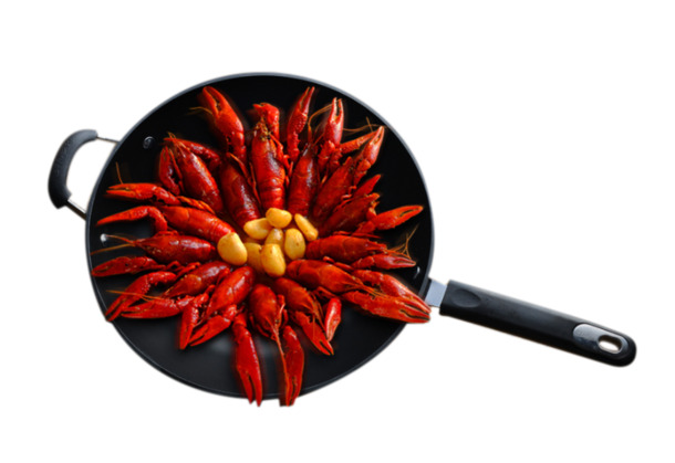 铸铁锅烹美味龙虾，高清PNG透明图片，动物装饰元素设计素材下载