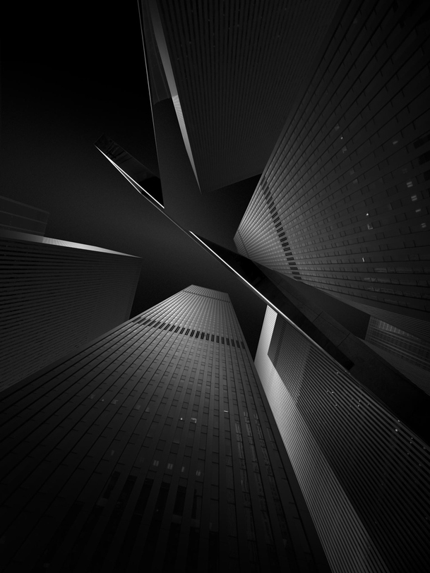 黑色背景高楼仰视PNG透明图，高清背景素材，免费下载