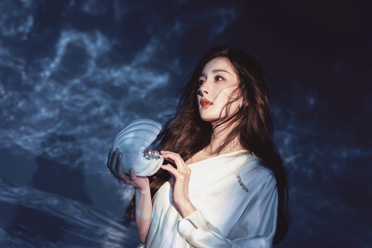 杨幂绝美瞬间，贝壳珍珠点缀，4K高清壁纸惊艳呈现，4096x2730超清下载