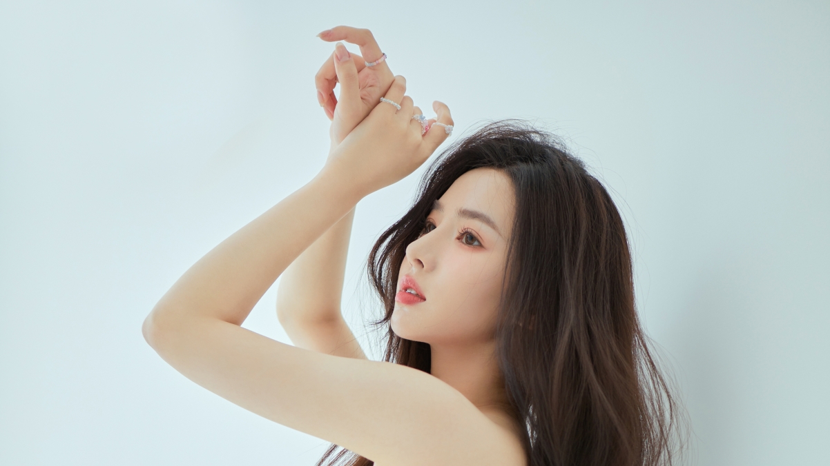 张婕婕长发美女惊艳亮相！4K超高清壁纸下载，3840x2160极致画质