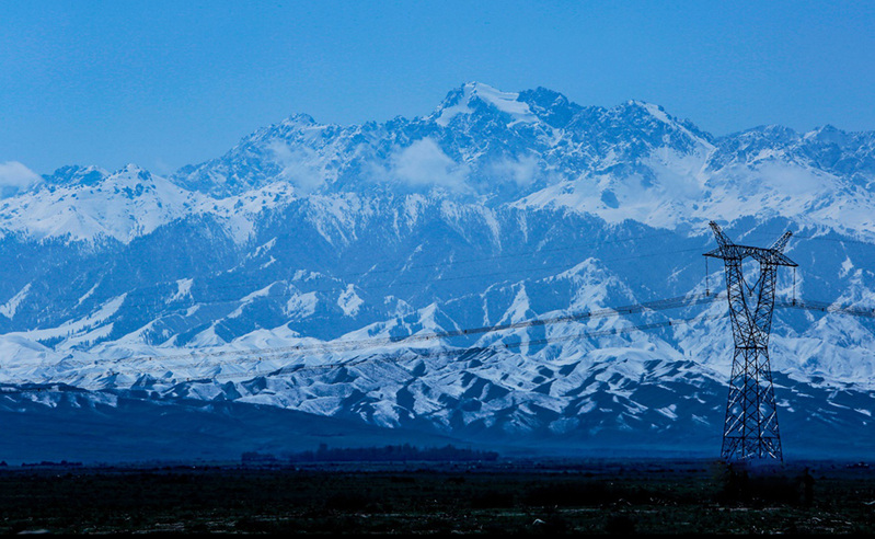 电塔雪山高原风光，高清JPG图片摄影，电线风景素材下载