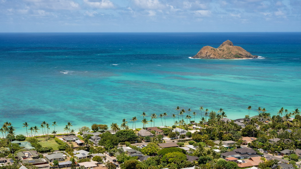 热带海洋风情，岛屿房屋与海滩美景，4K超高清壁纸（3840x2160）免费下载