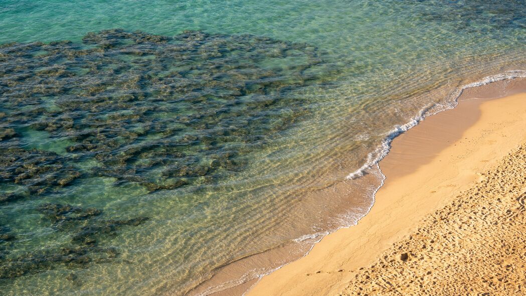绝美海滩风景，高清4K壁纸，3840x2160分辨率，海浪沙滩尽收眼底