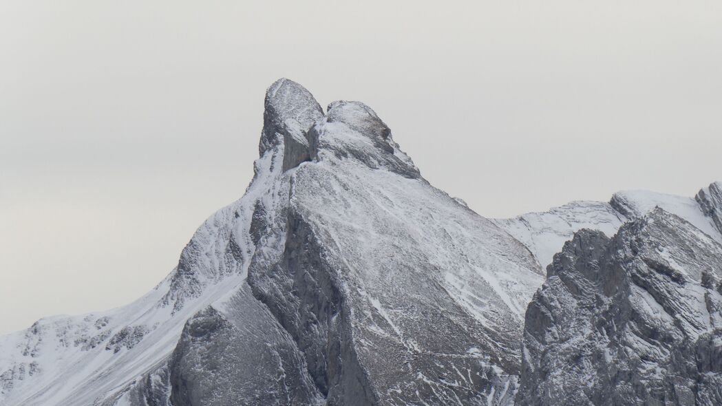 岩石山峰雪域浮雕，绝美自然4K风景壁纸，3840x2160高清下载