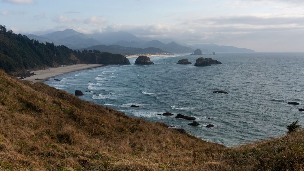 4K超高清壁纸，大海岩石美景，天空如画，3840x2160分辨率免费下载