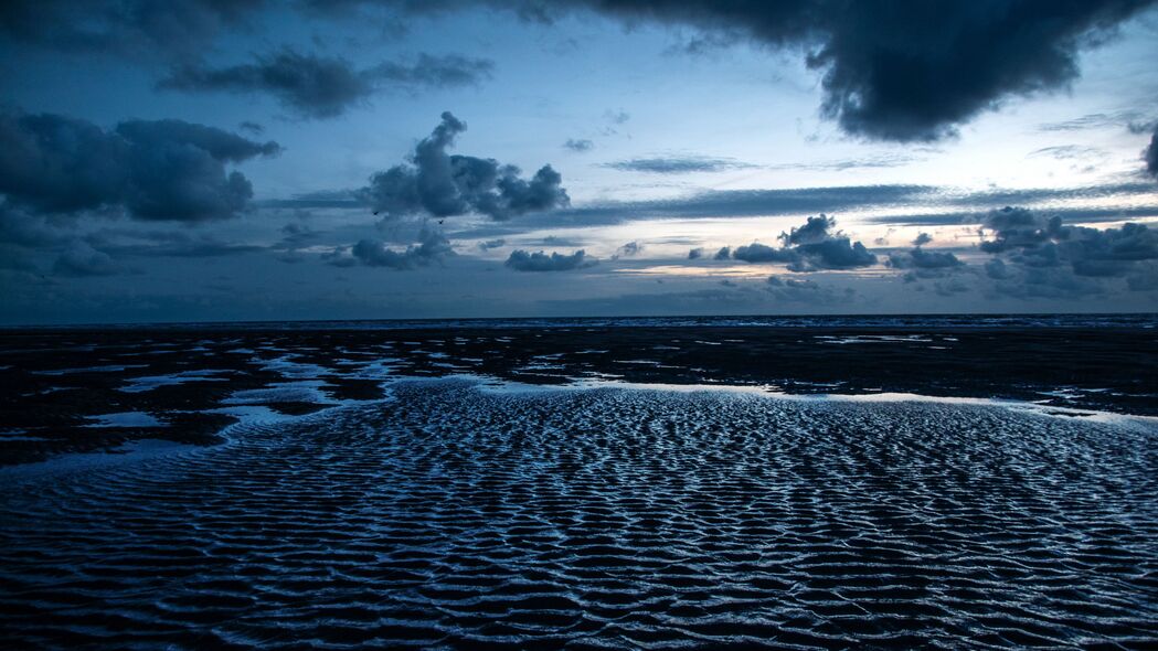 超高清4K大海风光壁纸，海浪拍打海滩，沙滩美景尽展眼前