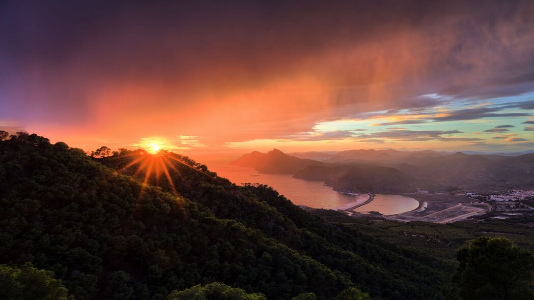 山脉晨曦，树木葱茏，太阳初升，大海壮阔——绝美4K风景壁纸，3840x2160高清下载