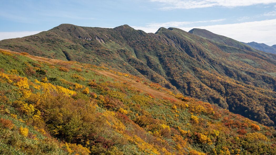 自然之美，山脉斜坡草地4K超清景观壁纸，3840x2160高清下载
