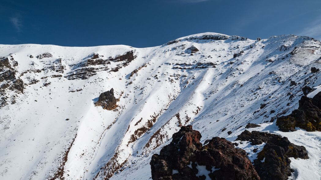 山景雪域浮雕，高清4K白色风景壁纸，3840x2160超清下载