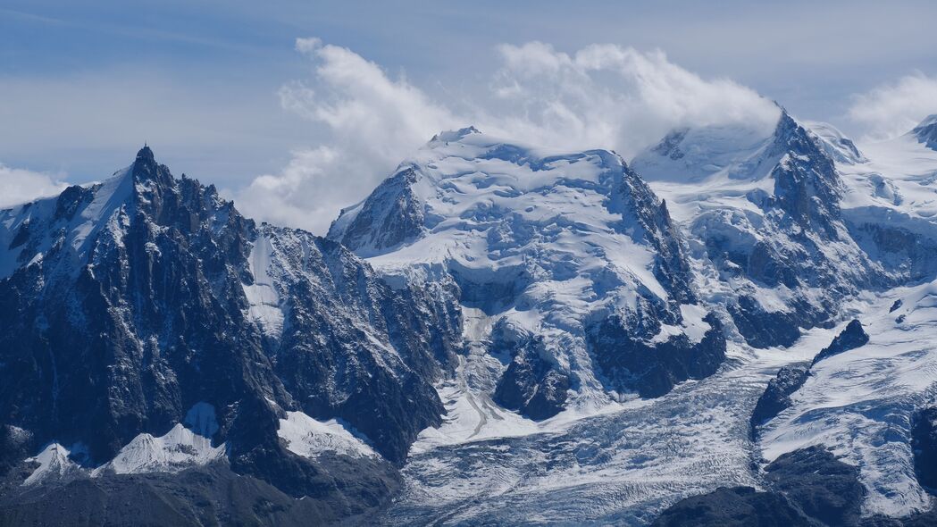 绝美山脉风景，雪覆云绕，天空如画，浮雕质感，4K高清壁纸下载（3840x2160）