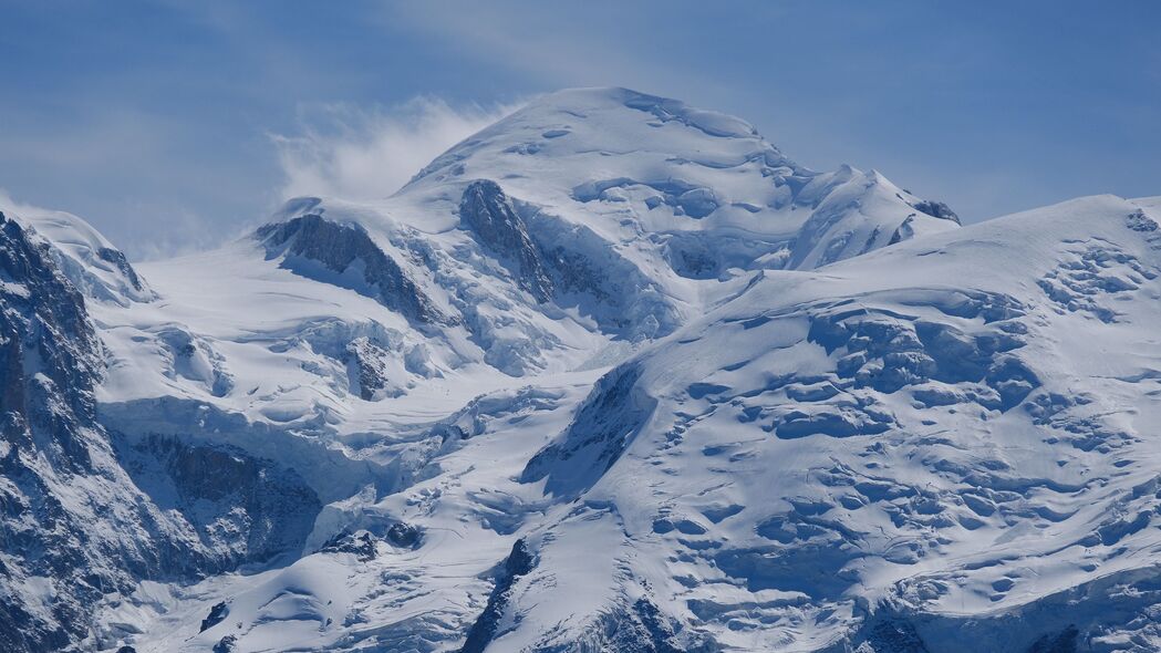 山雪峰白色美景，4K高清风景壁纸，3840x2160分辨率免费下载