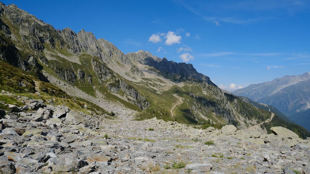 4K高清自然风景壁纸，山石岩石路径之美，3840x2160分辨率畅享下载