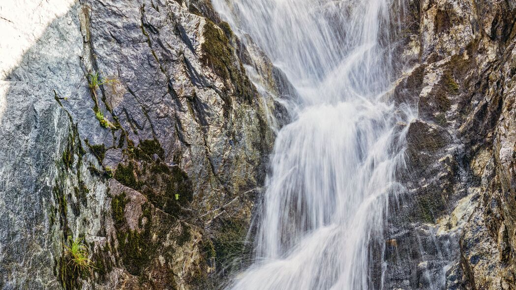 瀑布流水岩石之美，4K超清自然风景壁纸，3840x2160高清下载