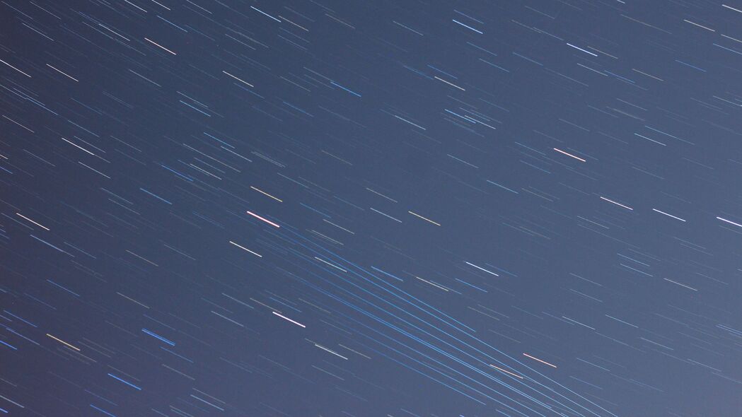 天空卫星繁星长曝光，绝美4K壁纸，3840x2160高清背景图片下载