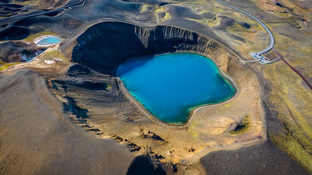 湖泊火山口浮雕景观，绝美自然4K壁纸，3840x2160高清图片下载