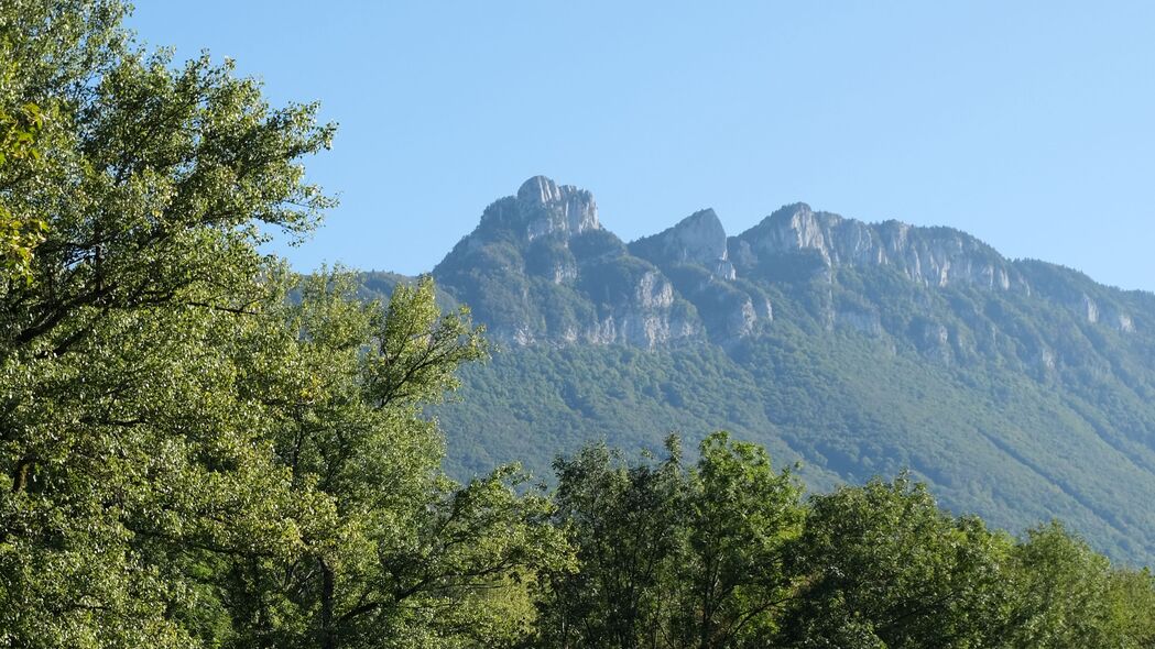 自然之美，山脉树木草地景观，高清4K壁纸（3840x2160）免费下载