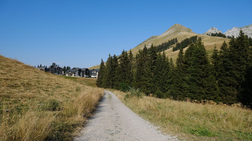 自然之美，山丘树木房子路径4K超清壁纸，3840x2160高清下载