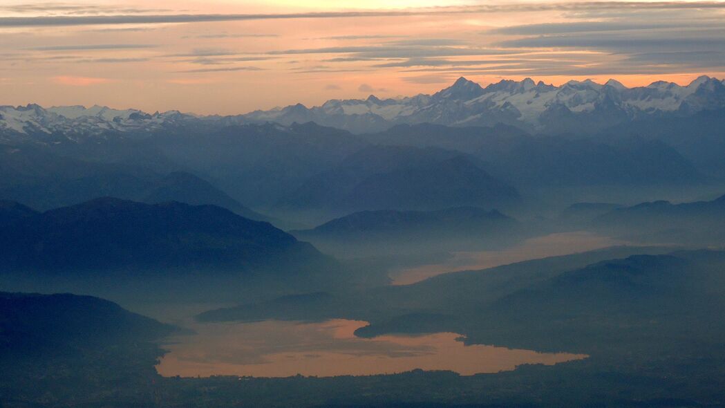 绝美山脉日出，自然湖泊风景，4K高清壁纸，3840x2160分辨率，免费下载