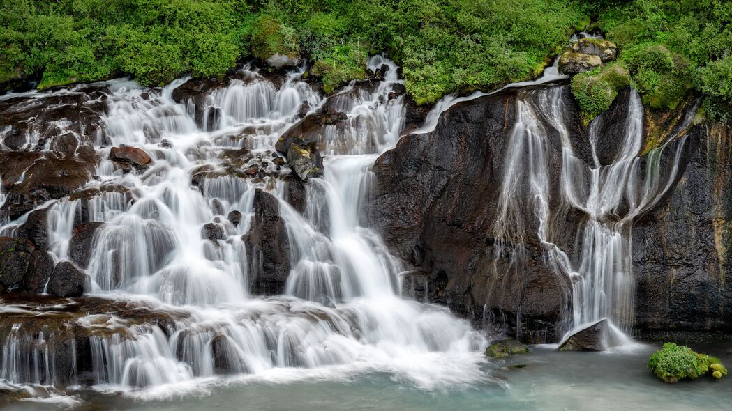 瀑布岩石水景，绝美4K高清壁纸，3840x2160分辨率下载