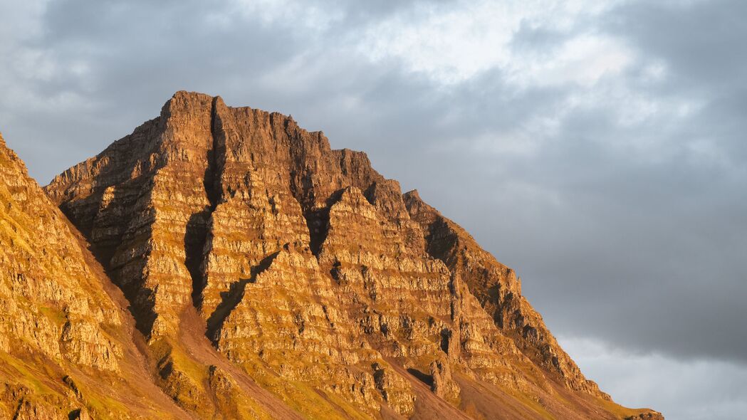 山峰晚光美景，自然4K超高清壁纸，3840x2160分辨率免费下载