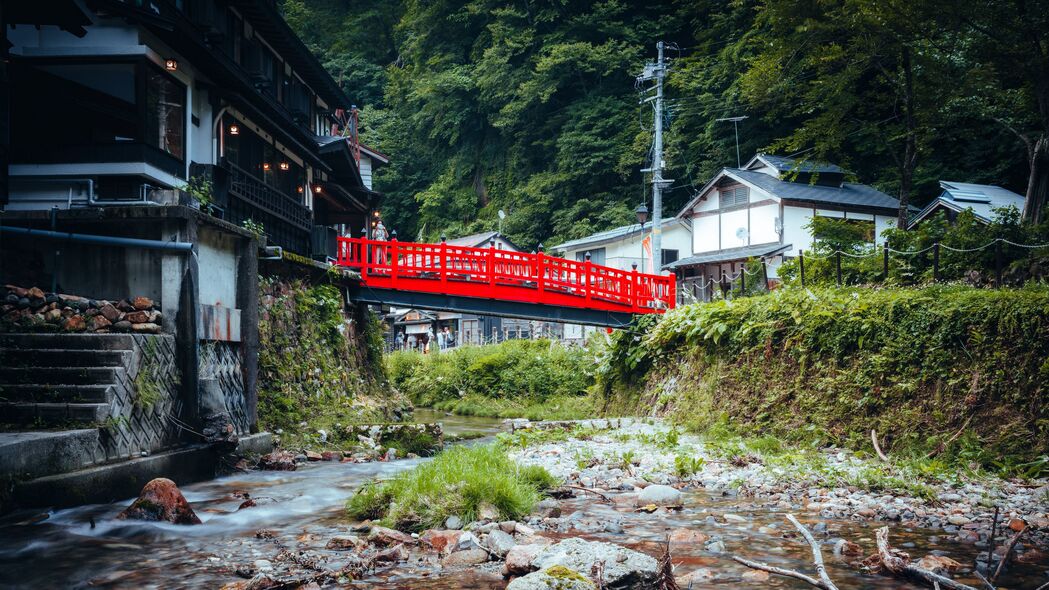 高清4K壁纸下载，桥梁、房屋、溪流与树木美景，3840x2160分辨率惊艳背景