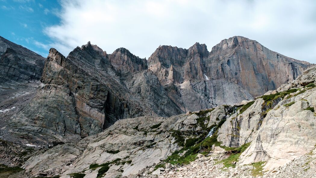 绝美4K岩石山脉山谷风光壁纸，3840x2160高清草石细节，一键下载