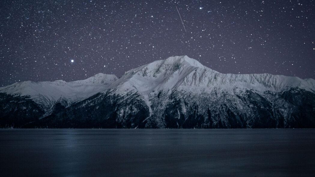 夜晚山脉雪景星光璀璨，4K高清壁纸，3840x2160超清背景图片下载