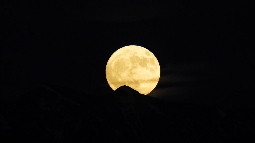 夜间满月山丘剪影，绝美4K壁纸，高清3840x2160背景图片下载
