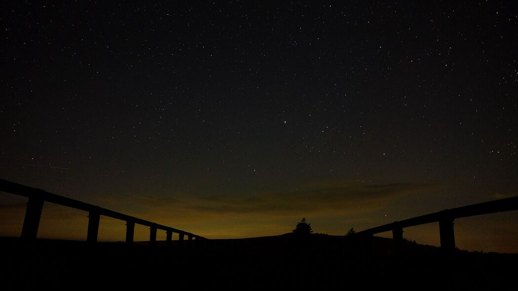 璀璨星空剪影，高清4K夜晚壁纸，3840x2160分辨率，免费下载