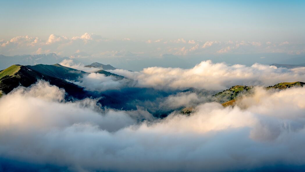 绝美山脉峰巅，云卷云舒映天空，超清4K壁纸，3840x2160高清风景图下载
