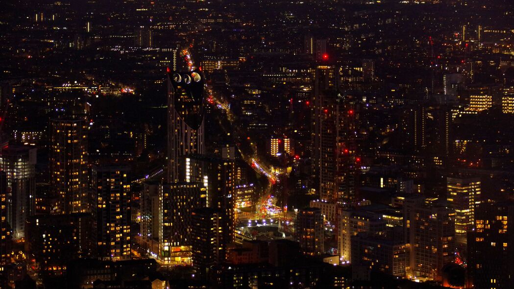 城市夜景4K超清壁纸，建筑灯光璀璨，道路延伸入梦，高清3840x2160免费下载