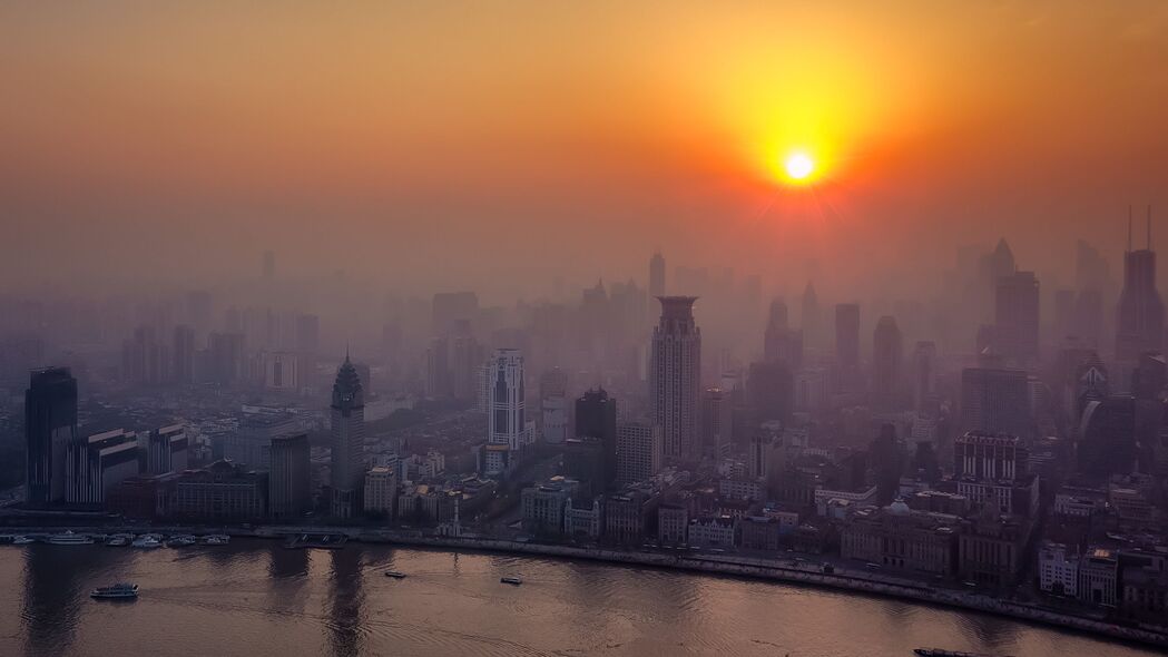 摩天大楼映晨光，雾锁都市4K壁纸，超清3840x2160风景图片下载