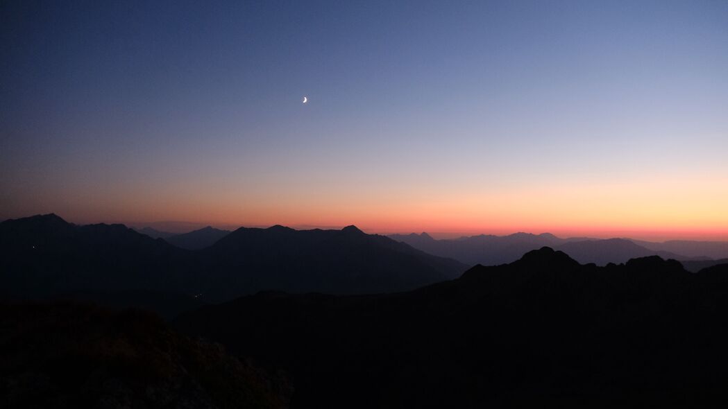 夜间丘陵山脉剪影，高清4K月亮壁纸，3840x2160超清背景图片下载