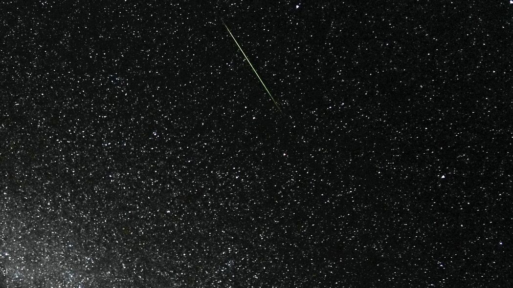 仙女座星系流星奇观，4K高清壁纸，绝美星云太空背景，3840x2160分辨率免费下载