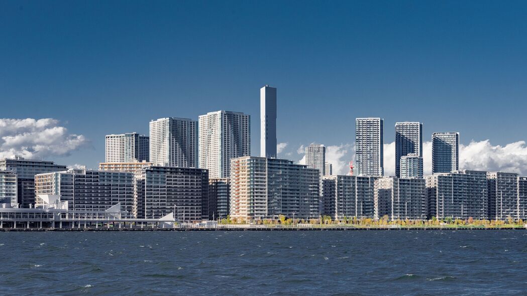 摩天大楼与城市风光，大海背景下的房子美景，4K超清壁纸3840x2160免费下载