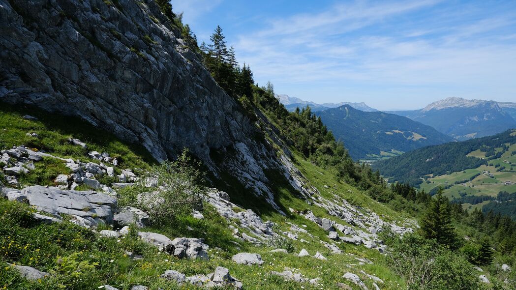 4K超清风景壁纸，山坡草石美景，3840x2160高清下载