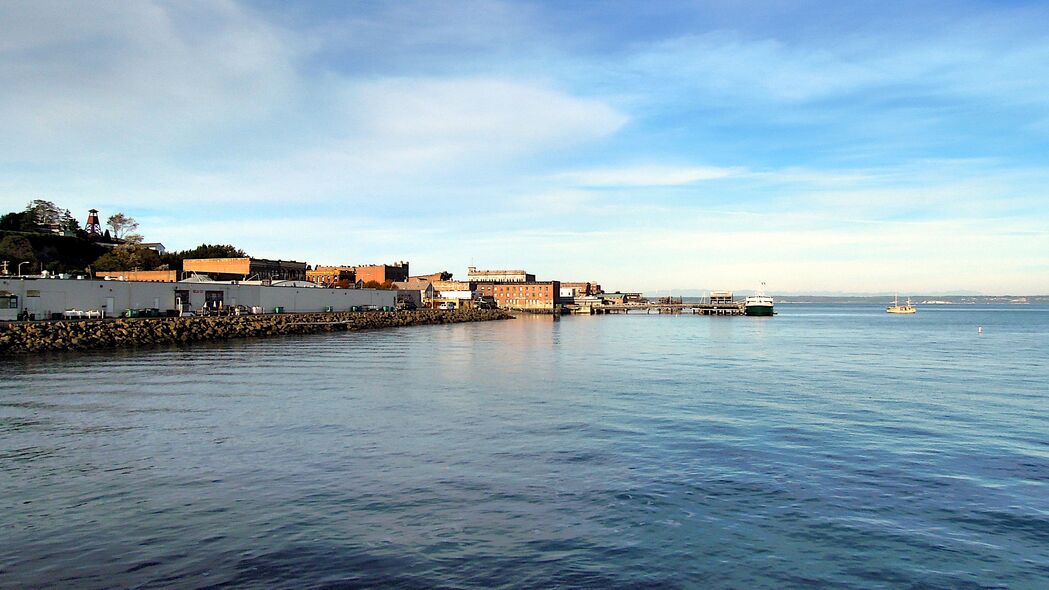 绝美海岸建筑，4K高清壁纸，3840x2160超清大海堤岸背景图片，免费下载